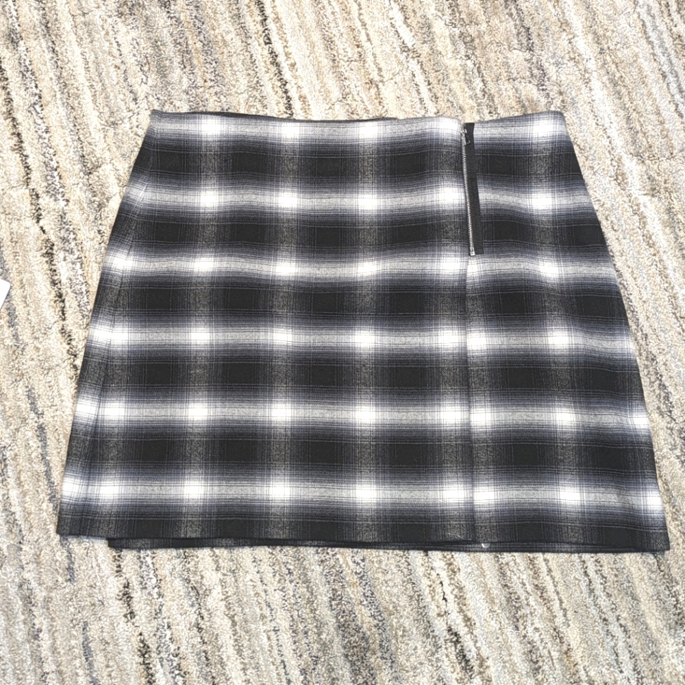 Women's Ann Taylor Loft plaid mini school girl skirt 16 16P black white